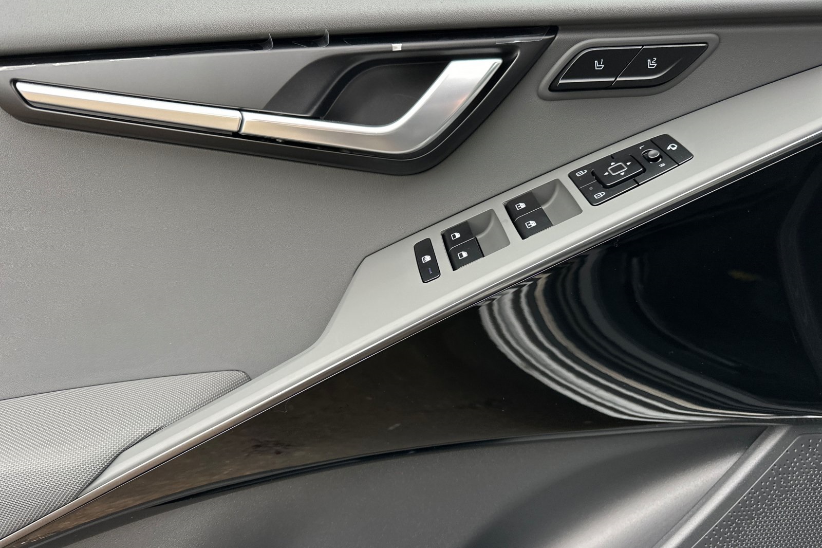2025 Kia Niro SX Touring photo 7