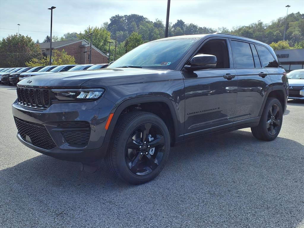 2025 Jeep Grand Cherokee Altitude photo 4
