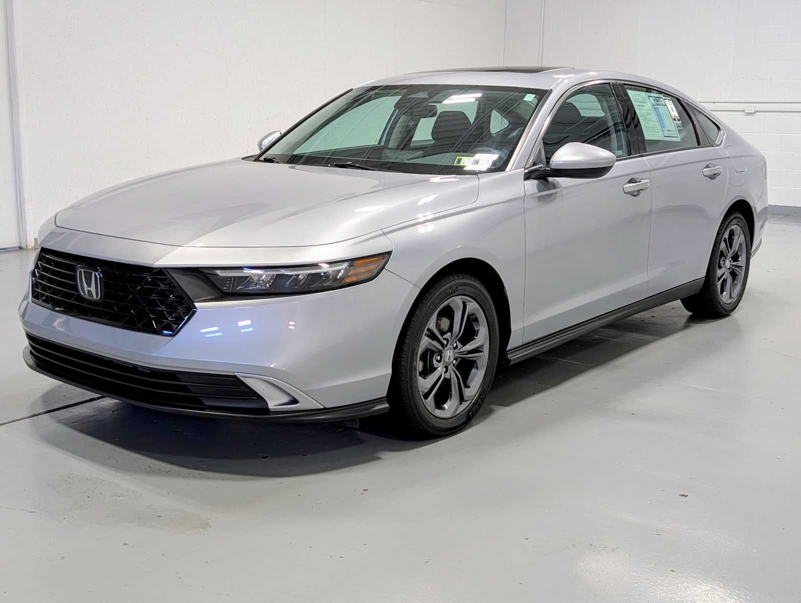 2023 Honda Accord EX's photo