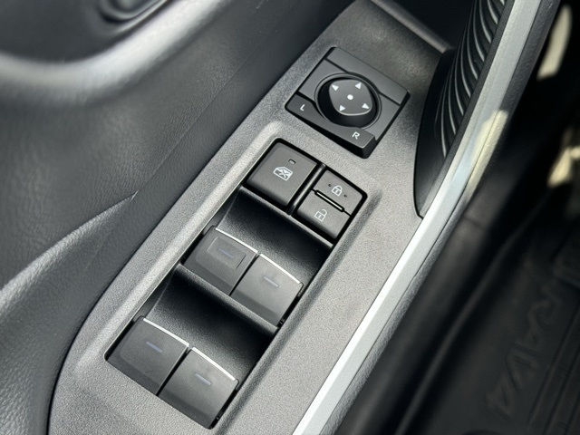2022 Toyota RAV4 XLE photo 9