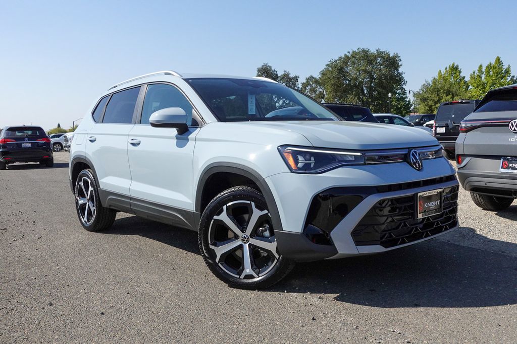 2025 Volkswagen Taos SEL photo 3