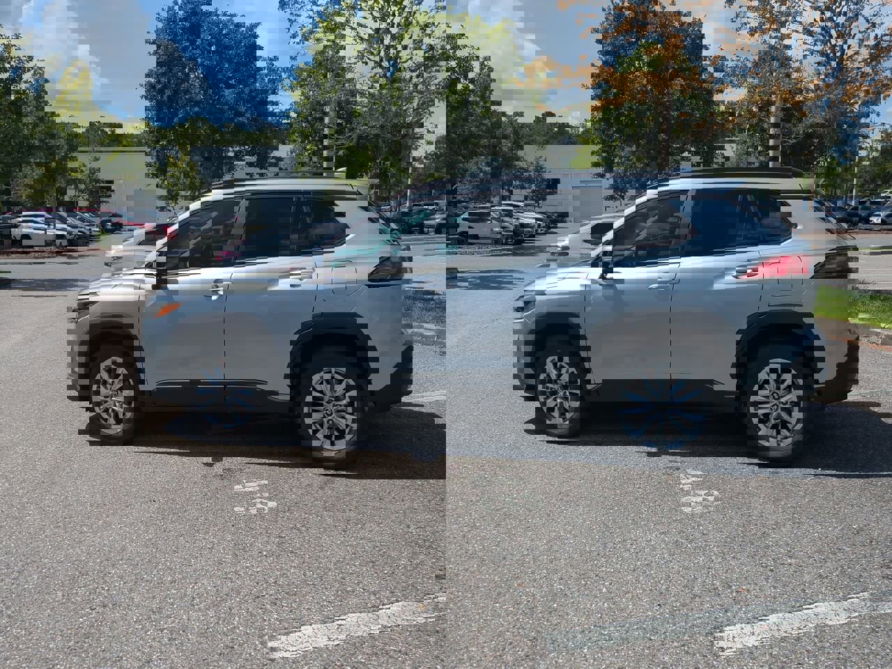 2022 Toyota Corolla Cross LE photo 3