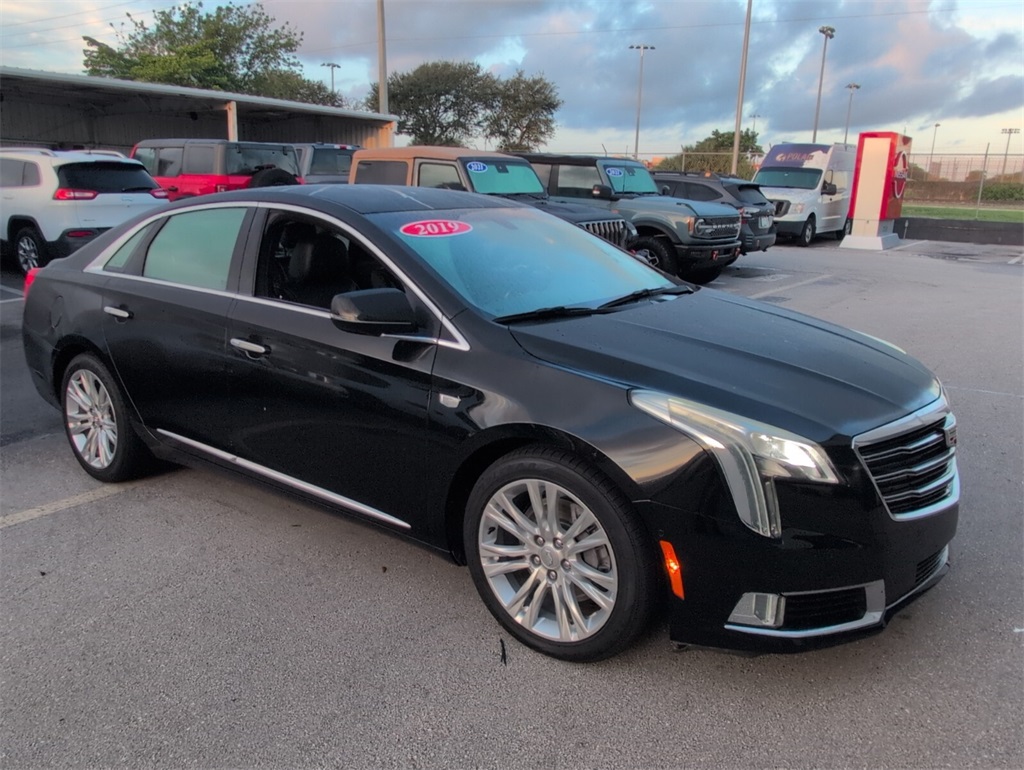 2019 Cadillac XTS Luxury photo 2