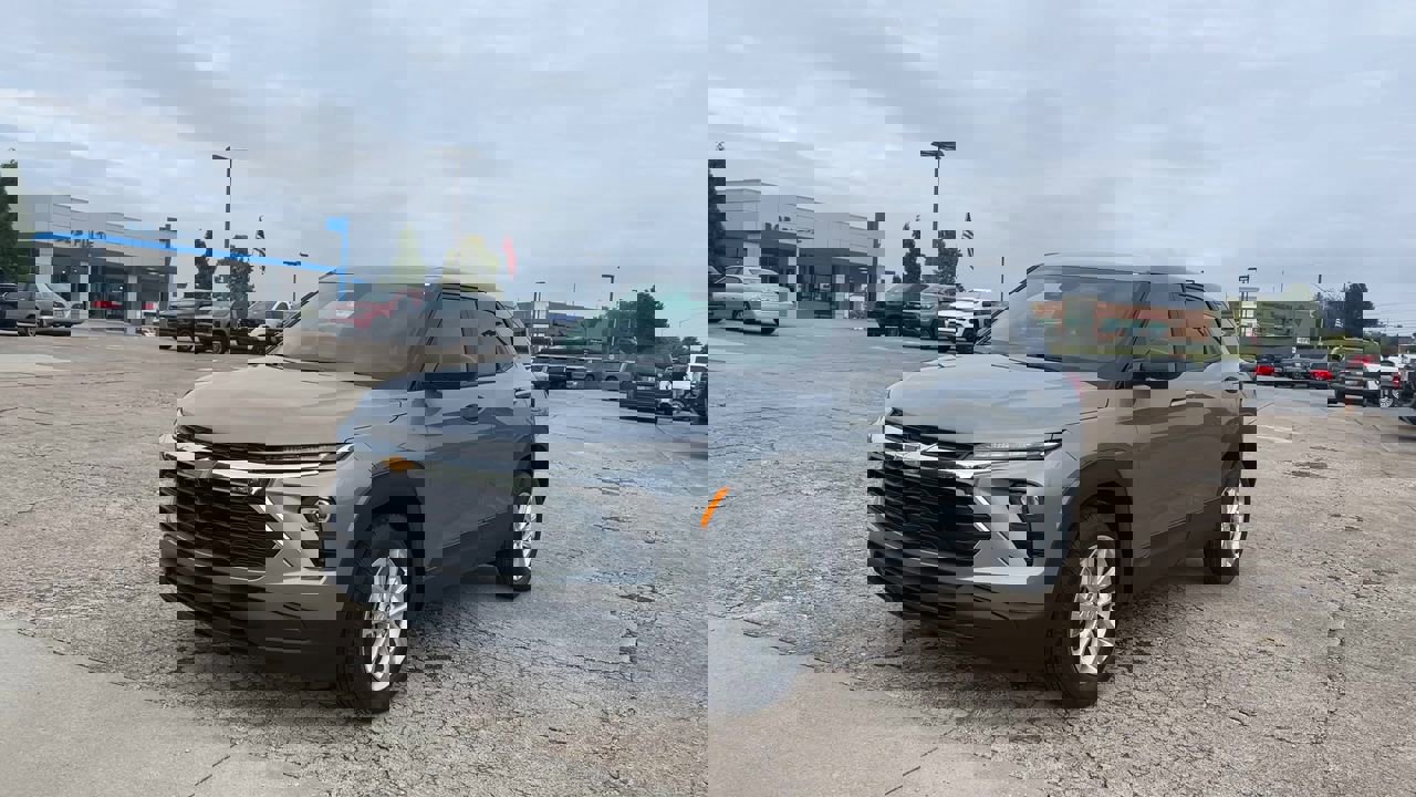 2026 Chevrolet Trailblazer LS photo 2