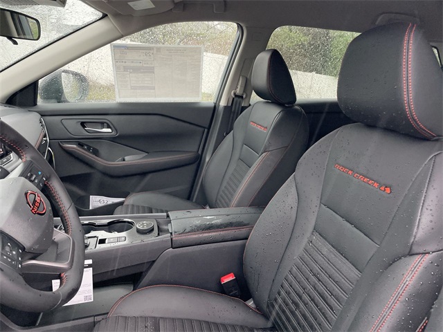2025 Nissan Rogue SV photo 18