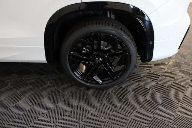 2025 Volkswagen Tiguan SE R-Line Black photo 4