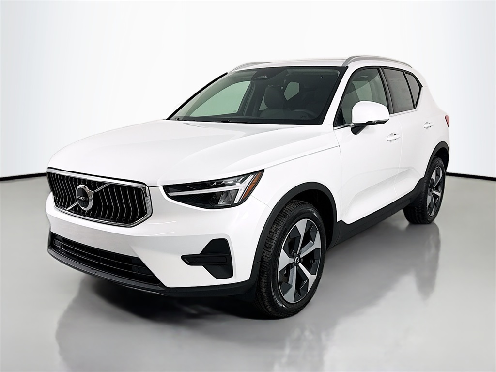 2025 Volvo XC40 Core