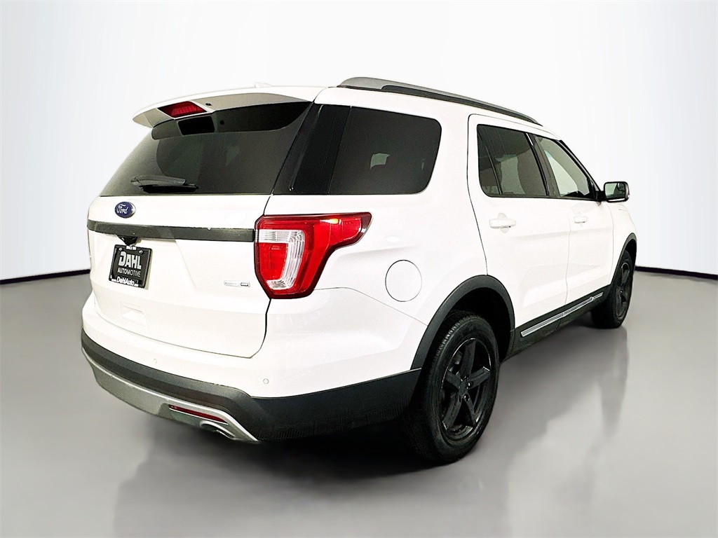 2016 Ford Explorer XLT photo 4