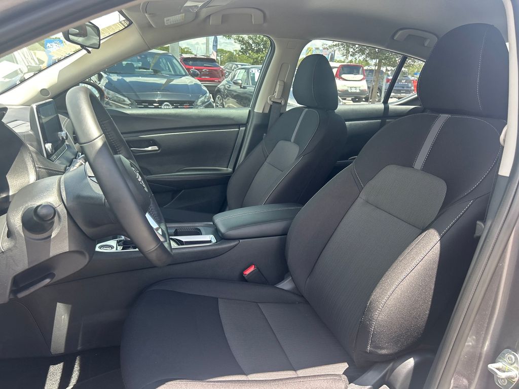 2025 Nissan Sentra SV photo 12