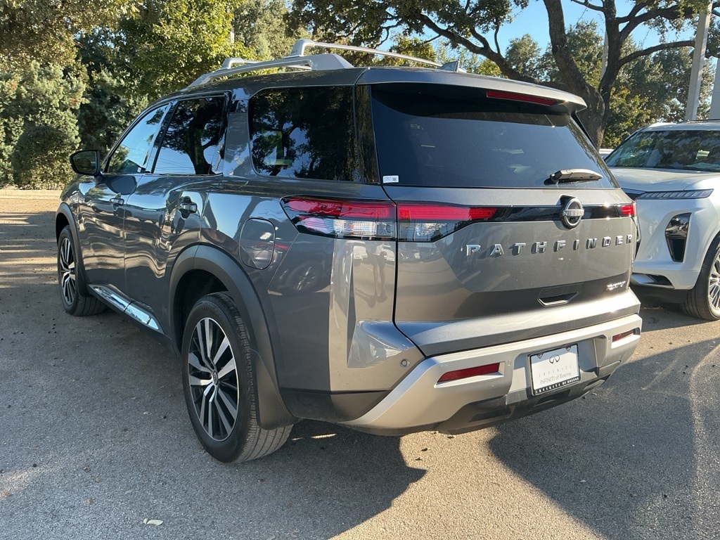 2024 Nissan Pathfinder Platinum photo 4