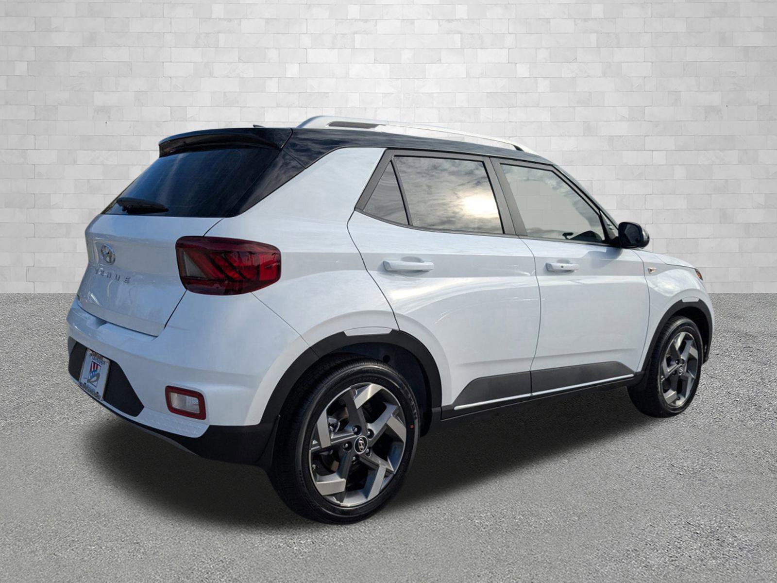 2025 Hyundai Venue Limited photo 2