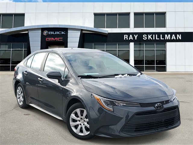 2024 Toyota Corolla LE's photo