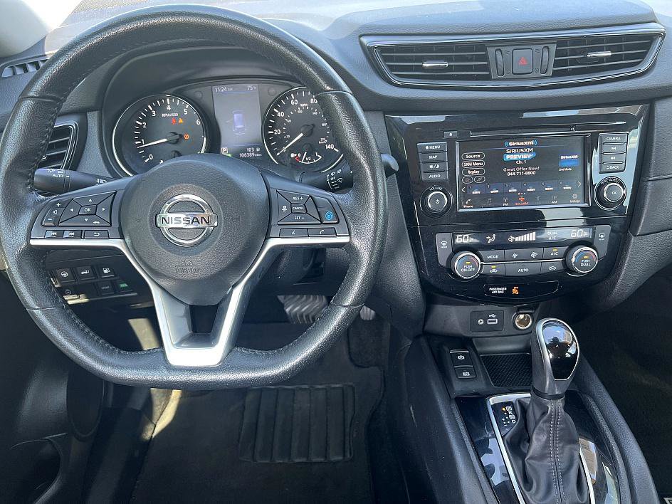2019 Nissan Rogue SV photo 17