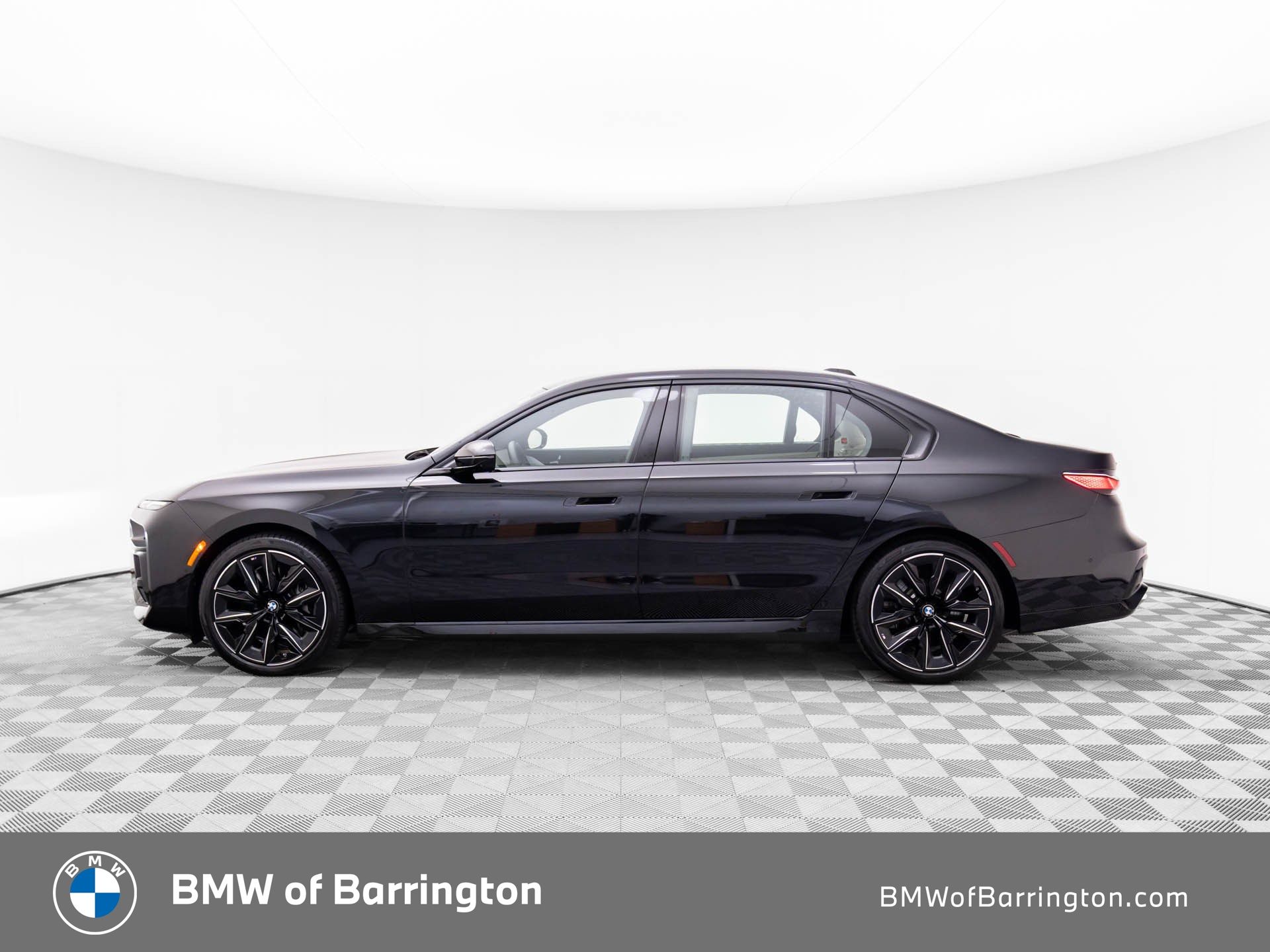 New 2024 Black Sapphire Metallic BMW 760i xDrive image 2