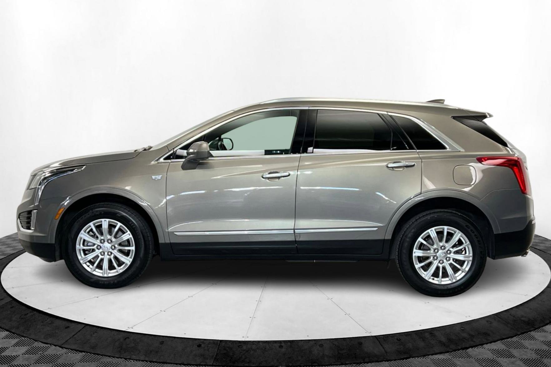2019 Cadillac XT5 photo 2