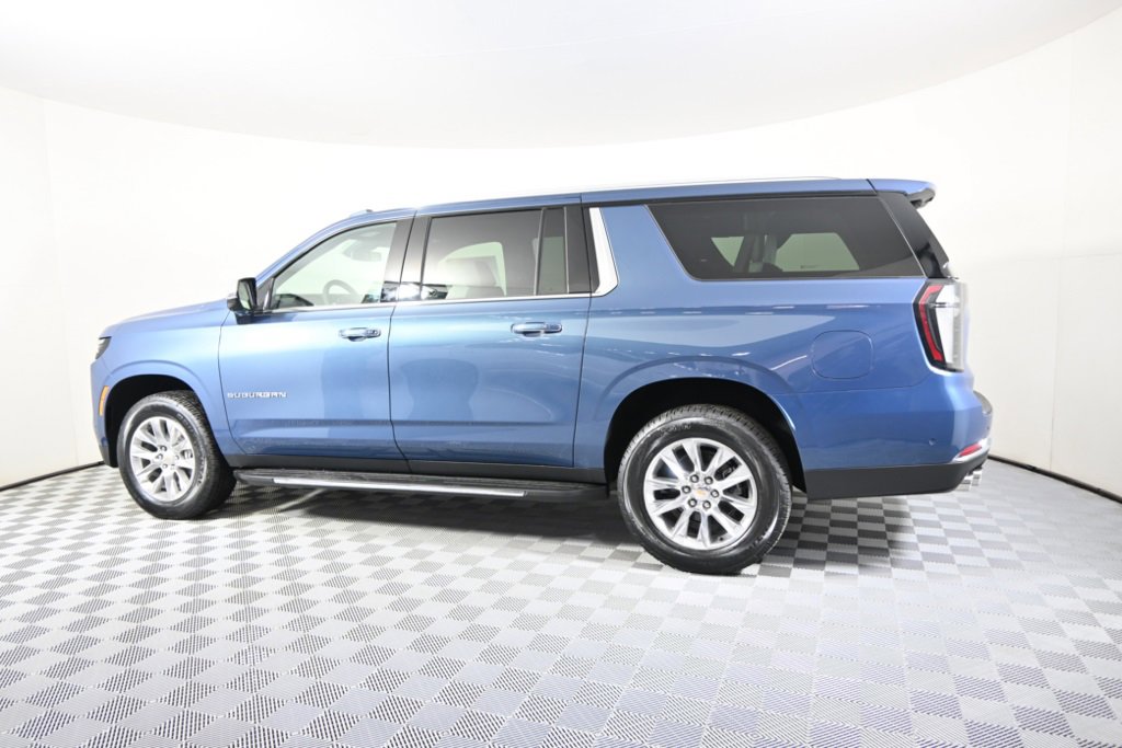 2025 Chevrolet Suburban Premier photo 3