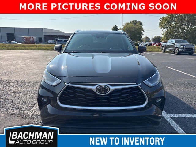 2021 Toyota Highlander XLE photo 2