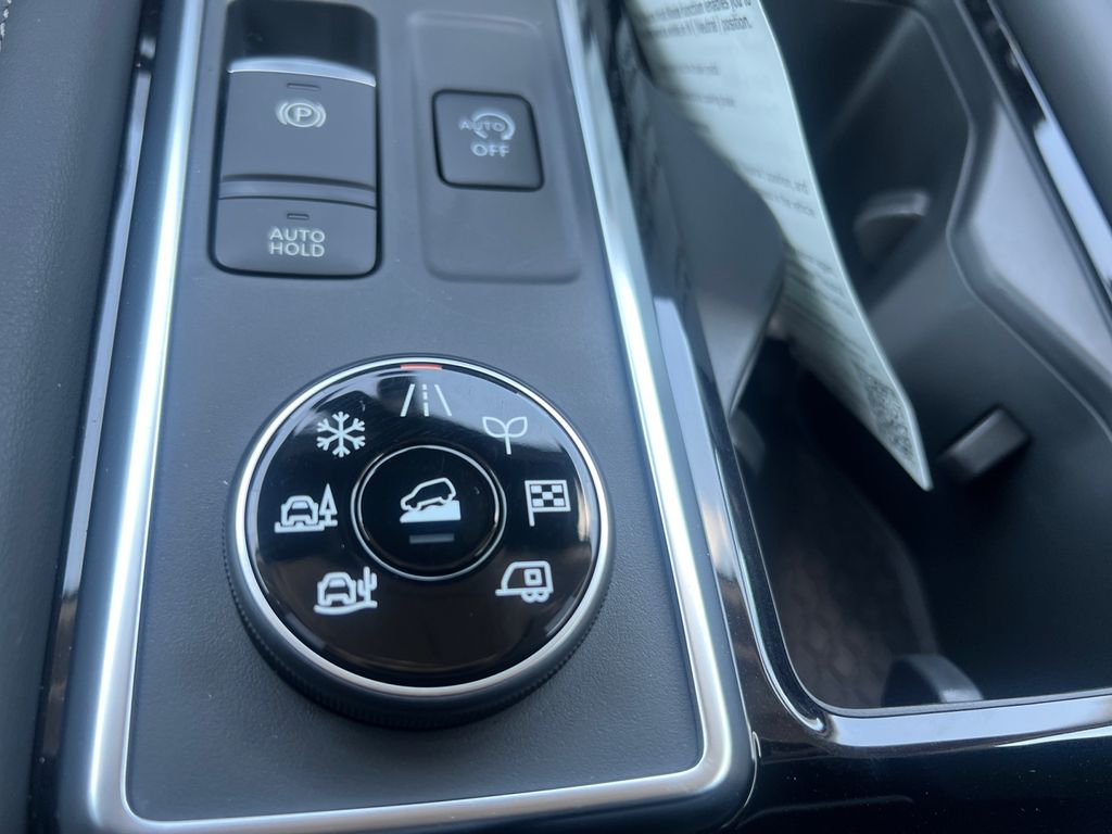 2025 Nissan Pathfinder SV photo 10