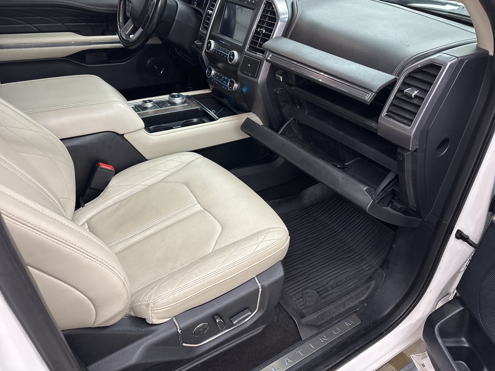 2019 Ford Expedition MAX Platinum photo 18