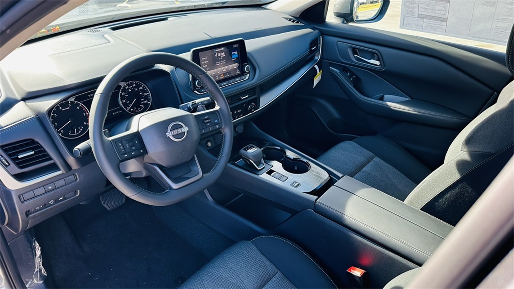 2026 Nissan Rogue SV photo 8