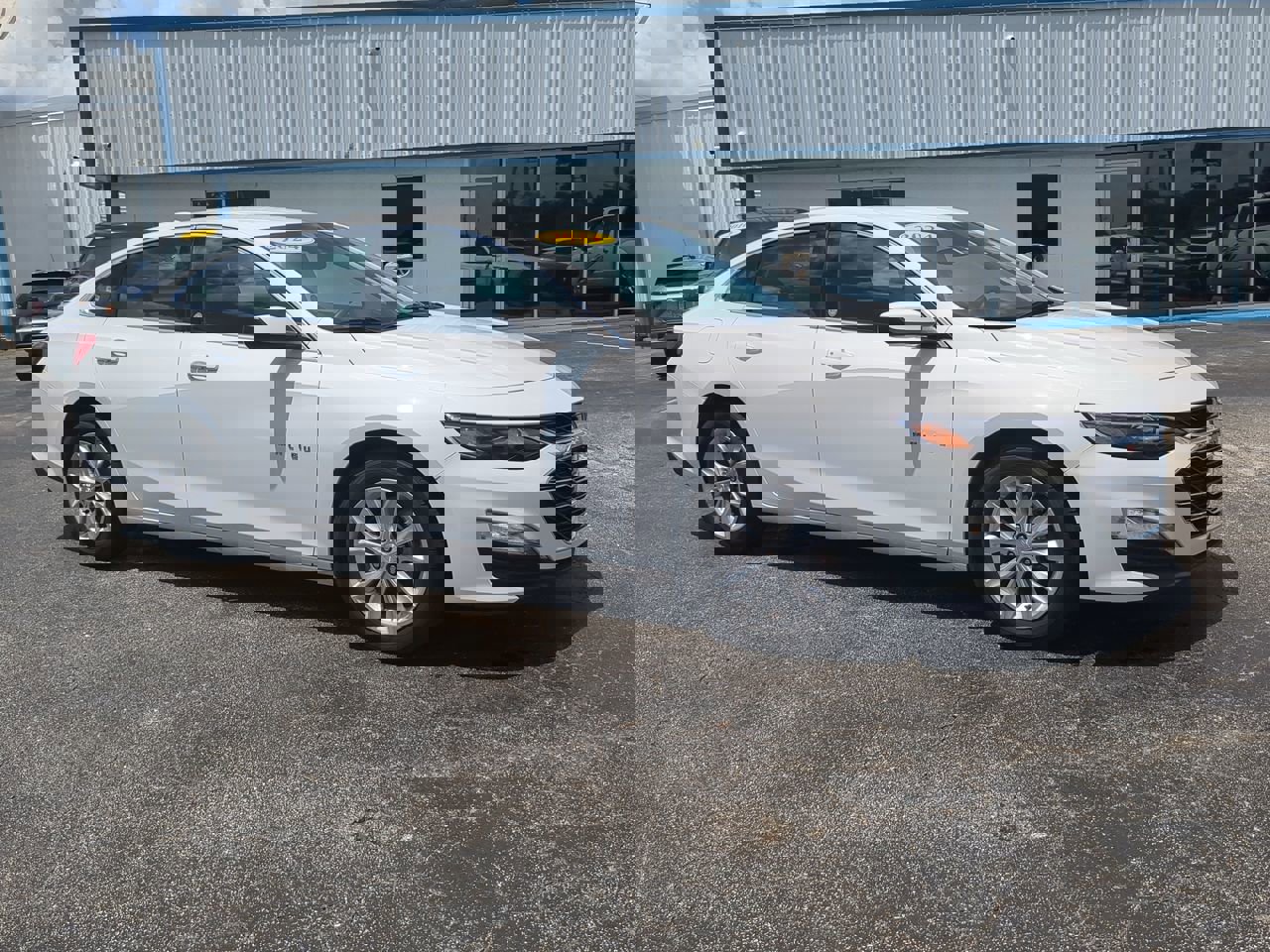2024 Chevrolet Malibu 1LT photo 2