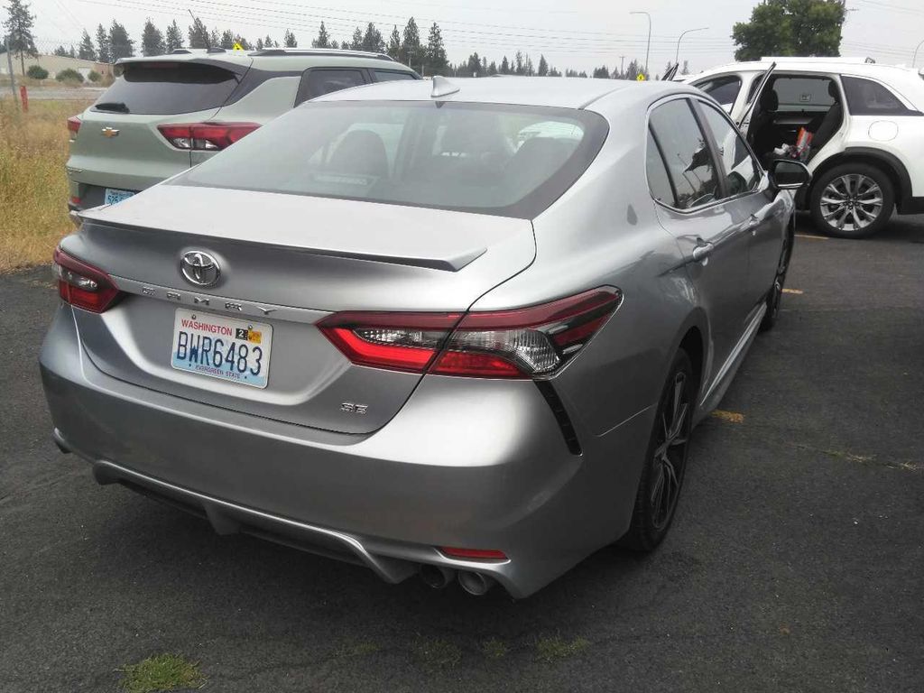 2021 Toyota Camry SE photo 2