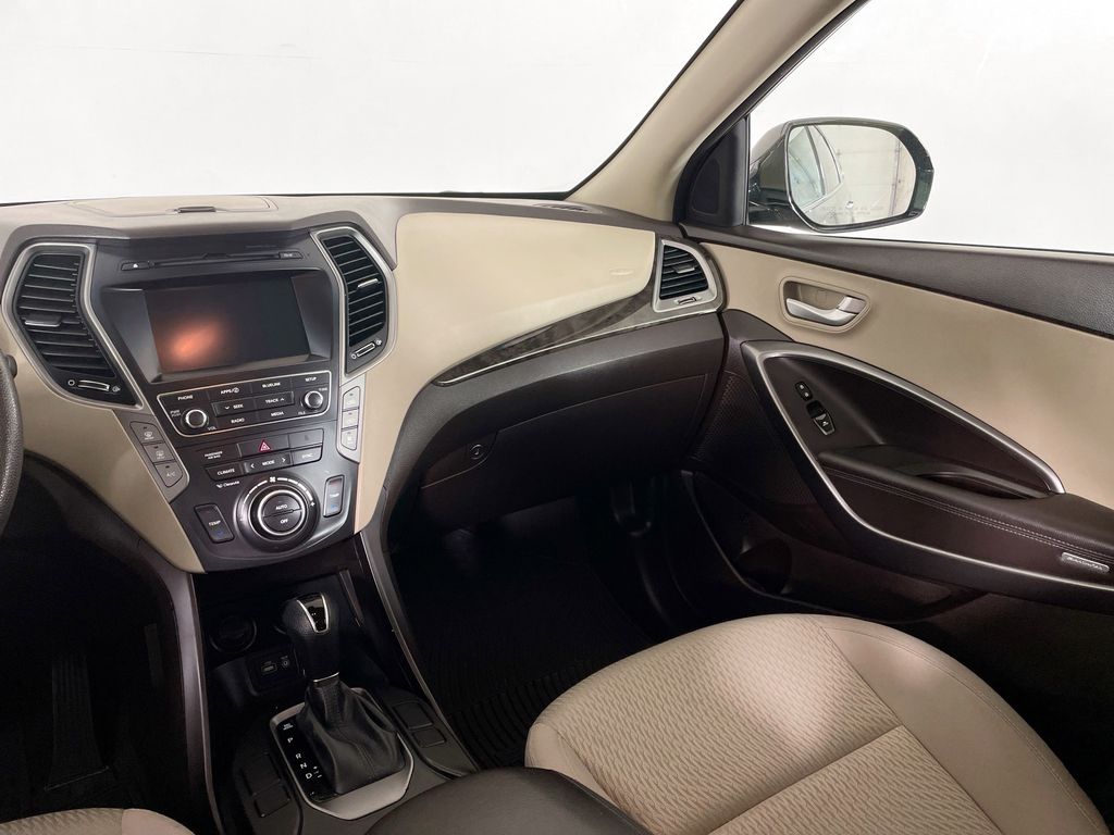 2017 Hyundai Santa Fe SE photo 29