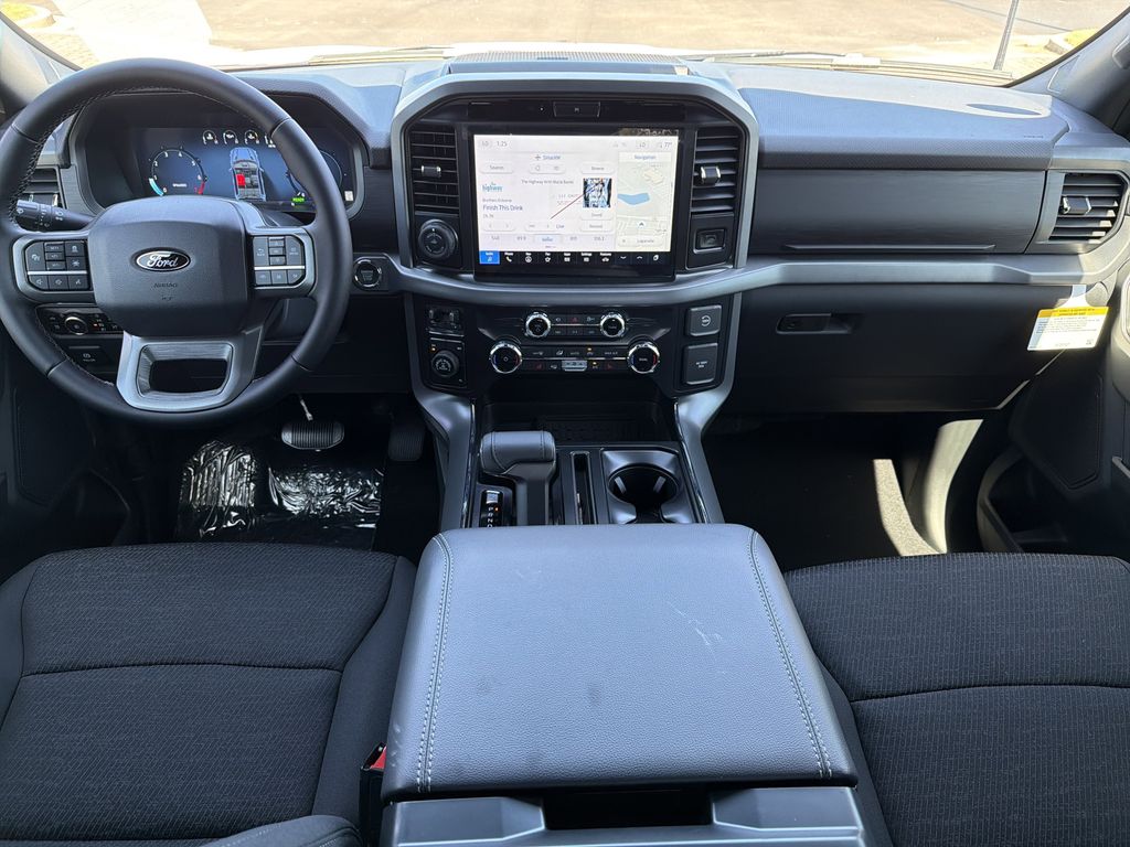 2025 Ford F-150 XLT photo 2