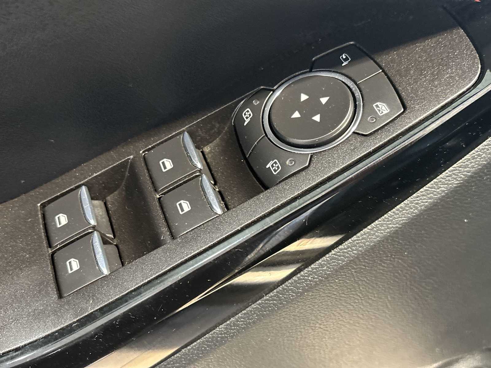 2022 Ford Explorer ST-Line photo 21