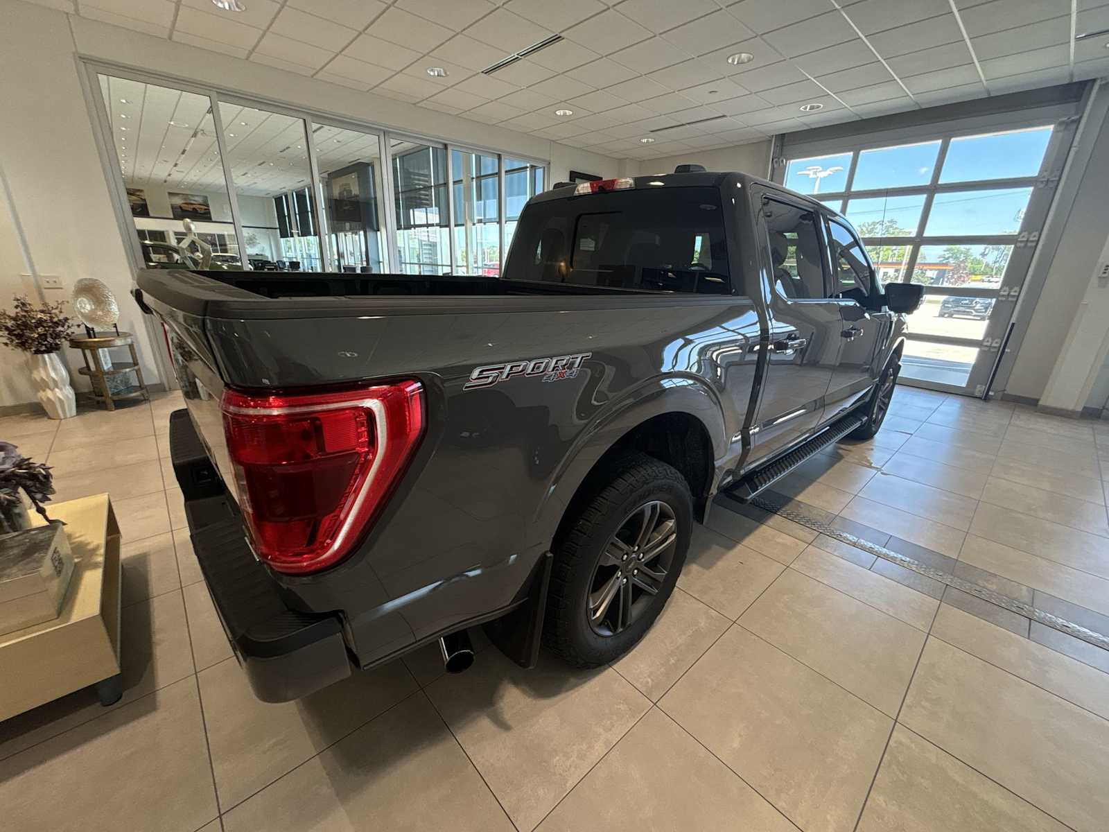 2021 Ford F-150 XLT photo 3
