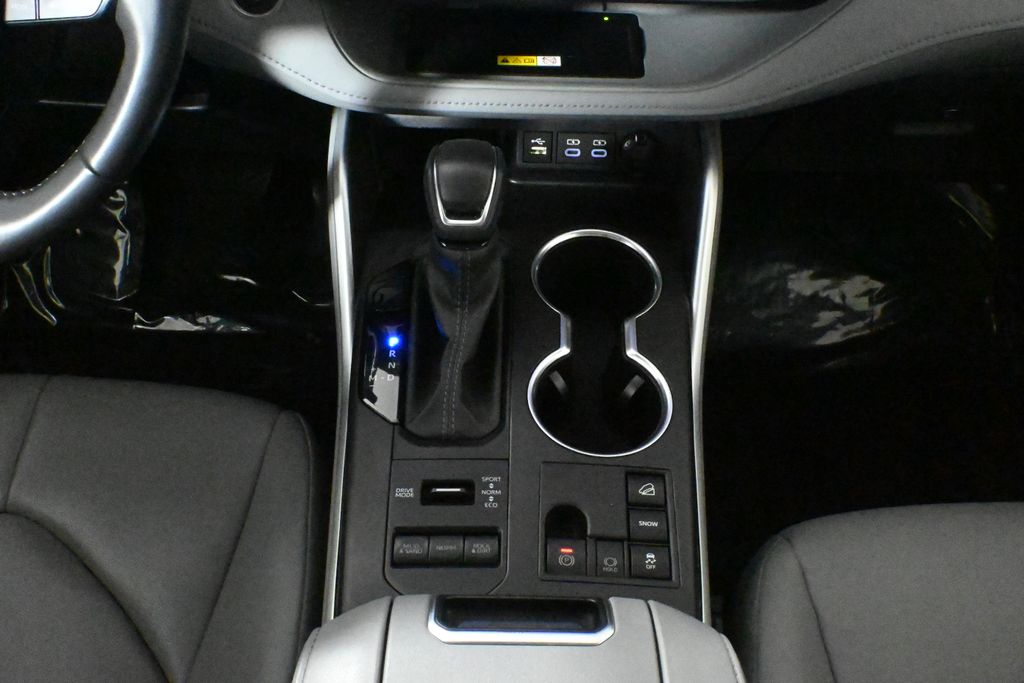 2024 Toyota Highlander XLE photo 22