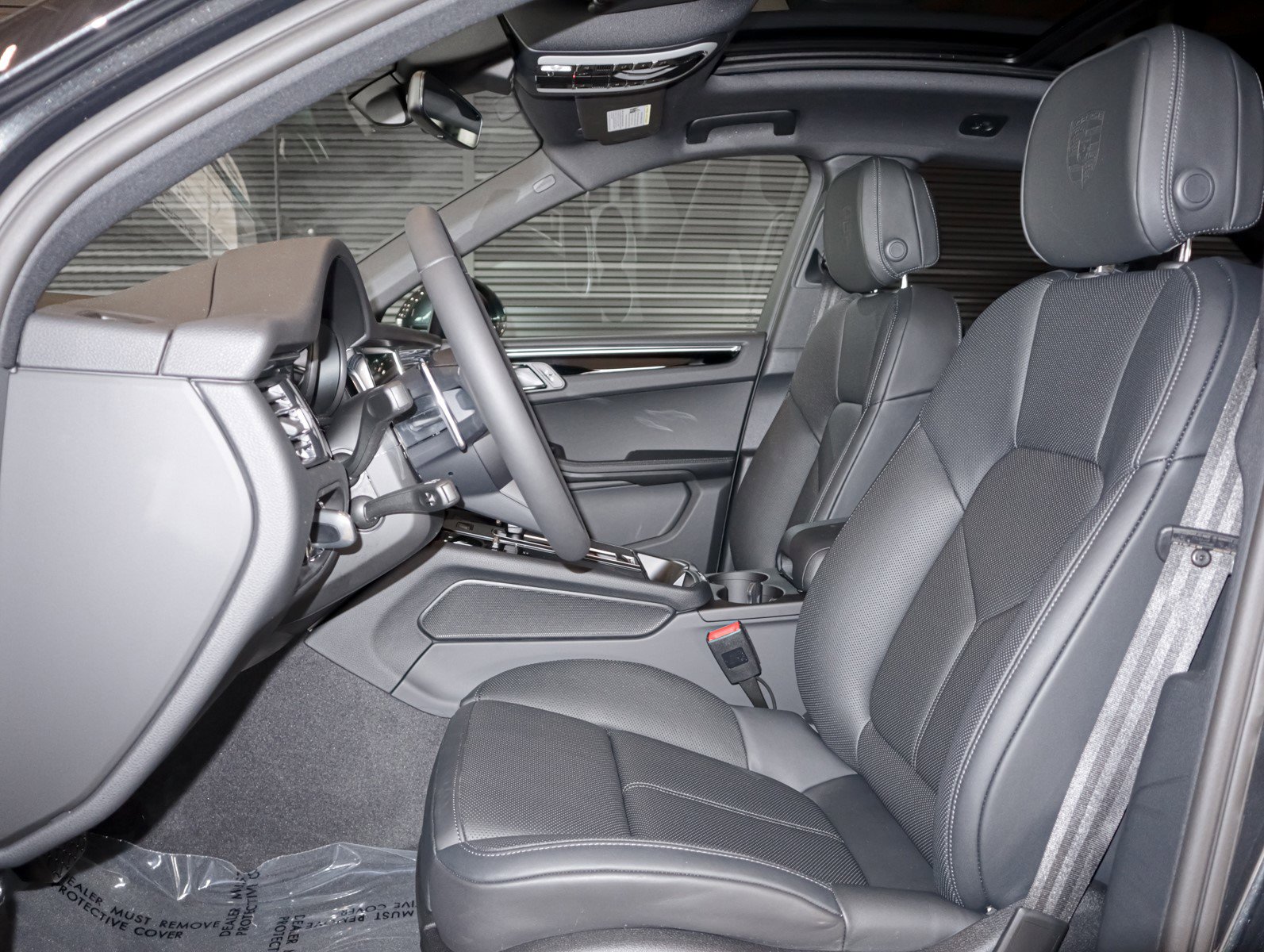 2025 Porsche Macan T photo 5