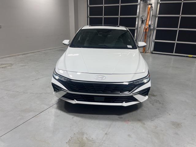 2025 Hyundai Elantra Hybrid Limited photo 2