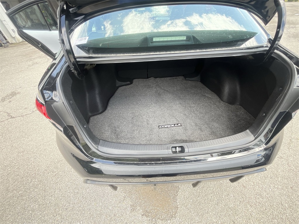 2023 Toyota Corolla SE photo 21