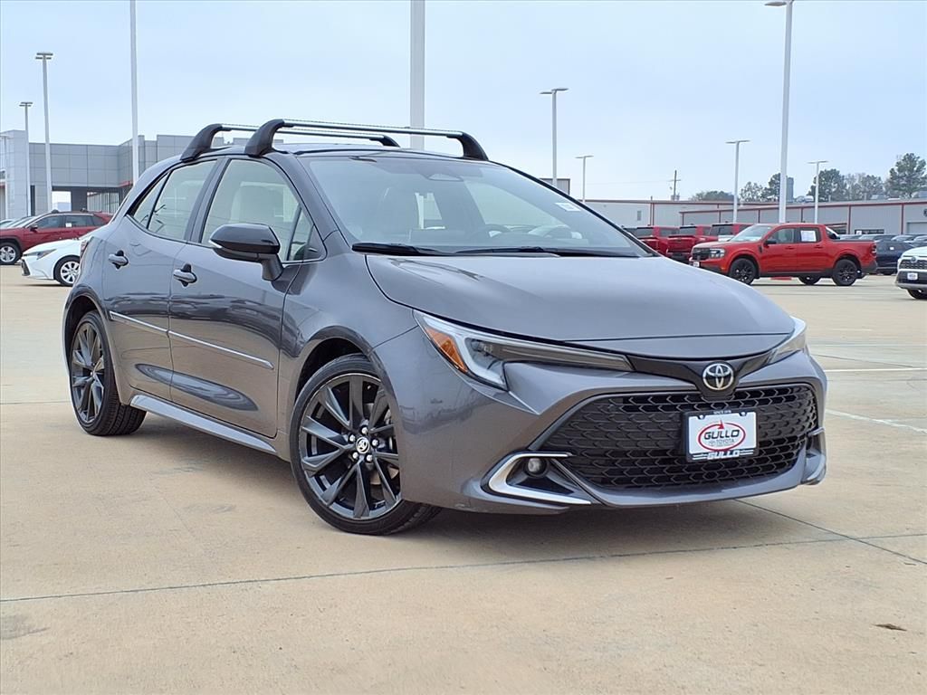 2023 Toyota Corolla Hatchback XSE's photo