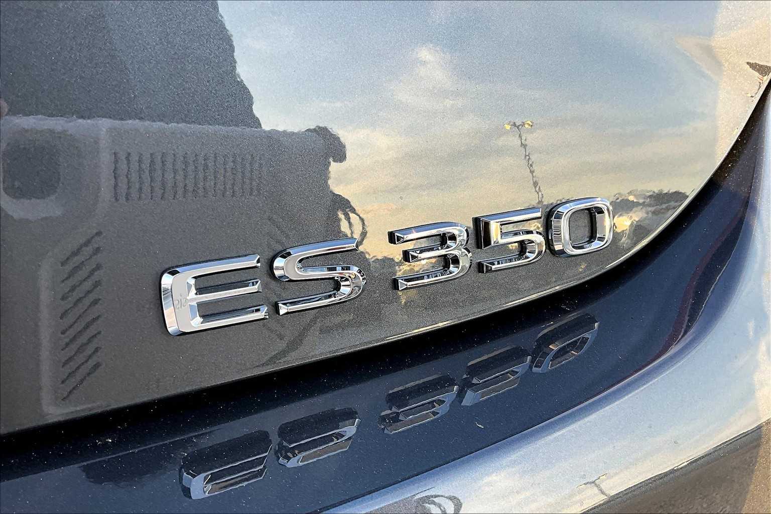 2025 Lexus ES 350 - Photo 8