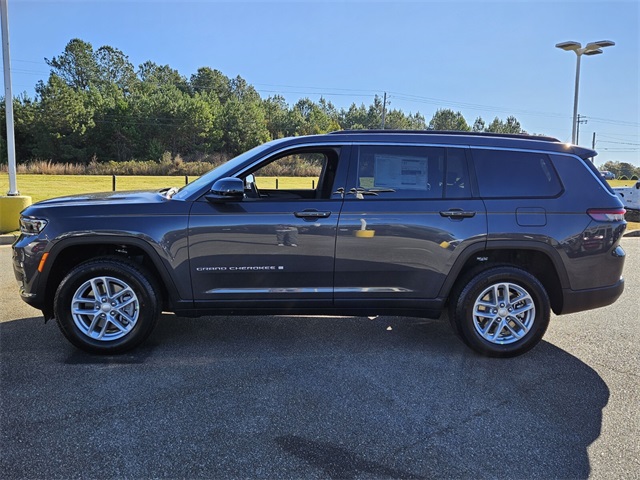 2025 Jeep Grand Cherokee Laredo photo 4