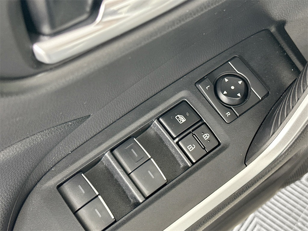 2024 Toyota RAV4 XLE photo 16