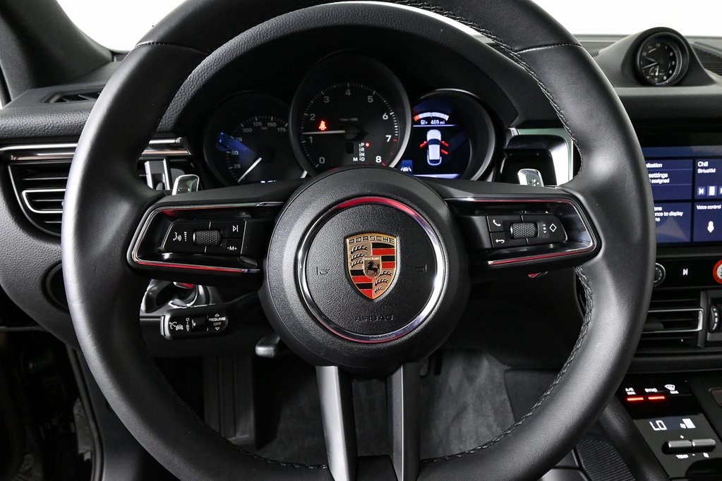 2025 Porsche Macan T photo 8