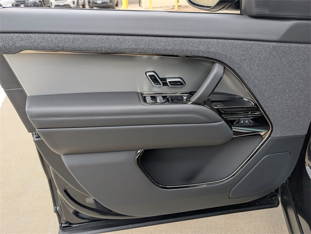 2025 Land Rover Range Rover Sport SE photo 8