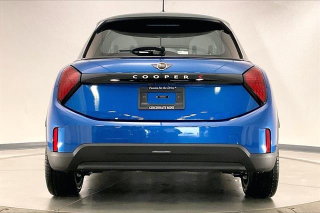 2025 Mini Cooper Hardtop Signature photo 3