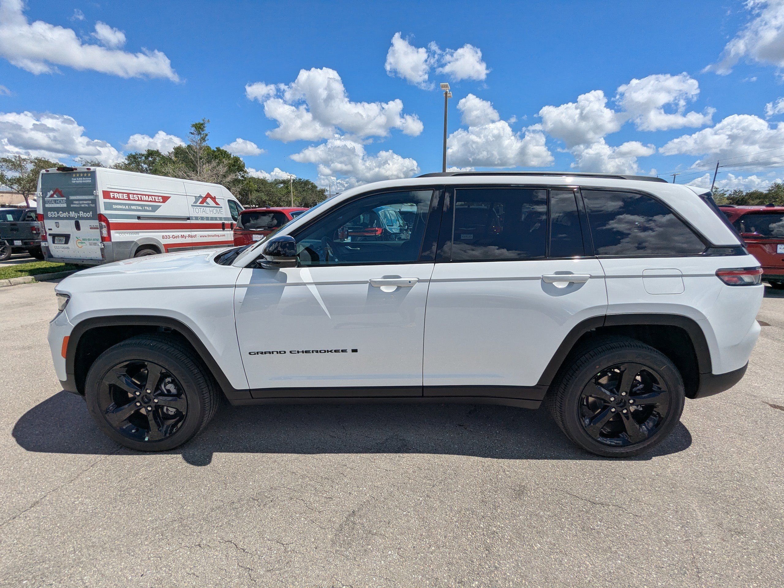 2025 Jeep Grand Cherokee Laredo Altitude photo 8