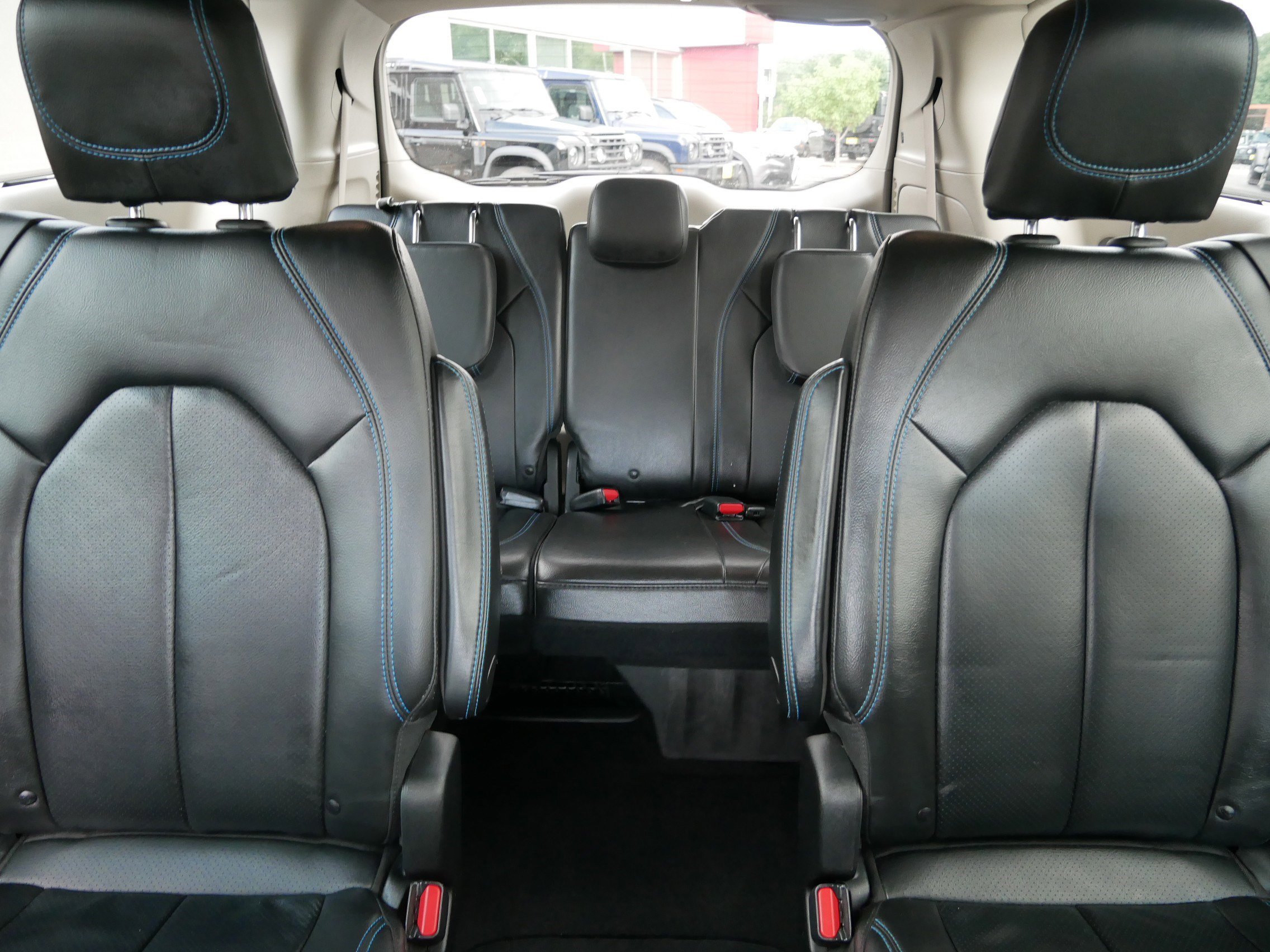 2021 Chrysler Pacifica Touring L photo 4