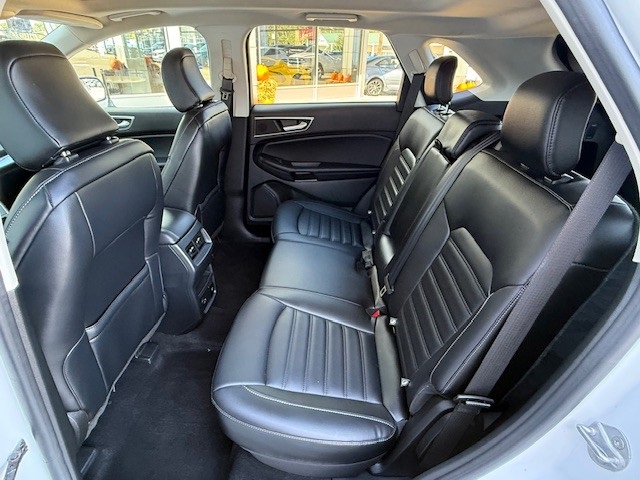 2022 Ford Edge SEL photo 12
