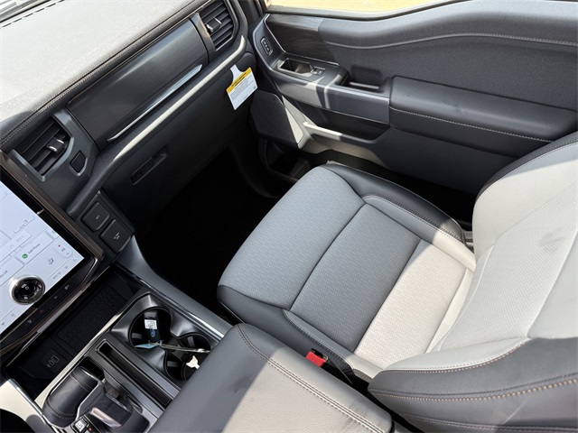 2025 Ford F-150 Lightning Lariat photo 15