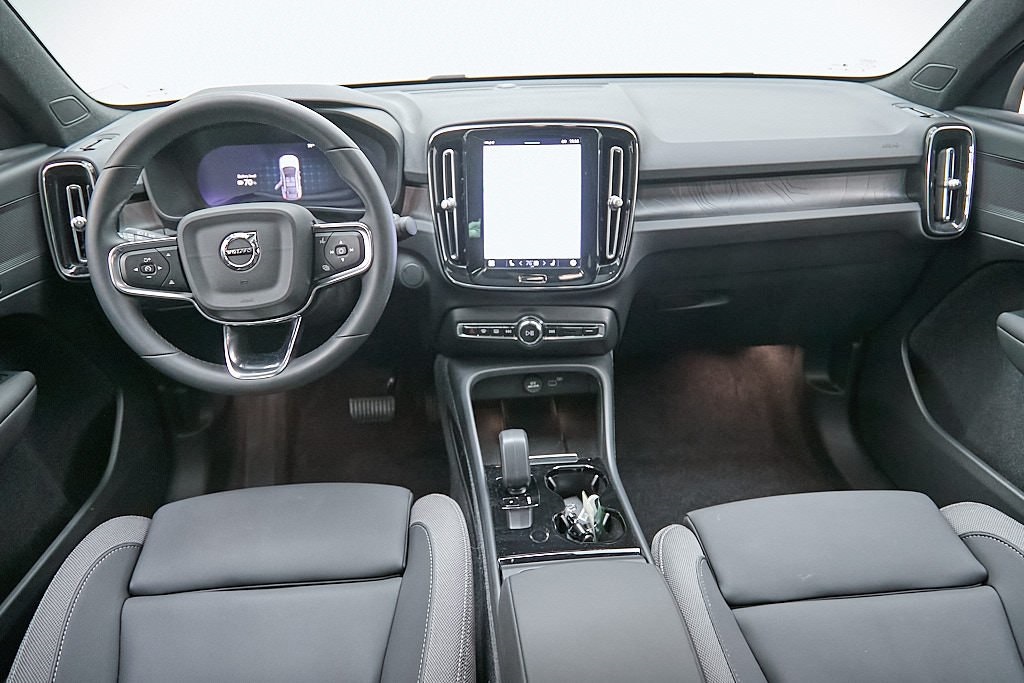 2023 VOLVO C40 - Image 24