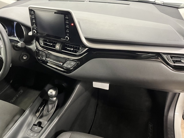 2021 Toyota C-HR LE photo 17