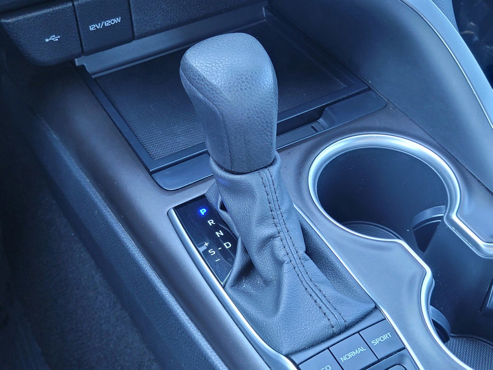 2023 Toyota Camry Hybrid LE photo 20