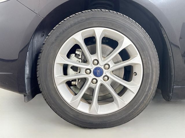 2020 Ford Fusion SE photo 26