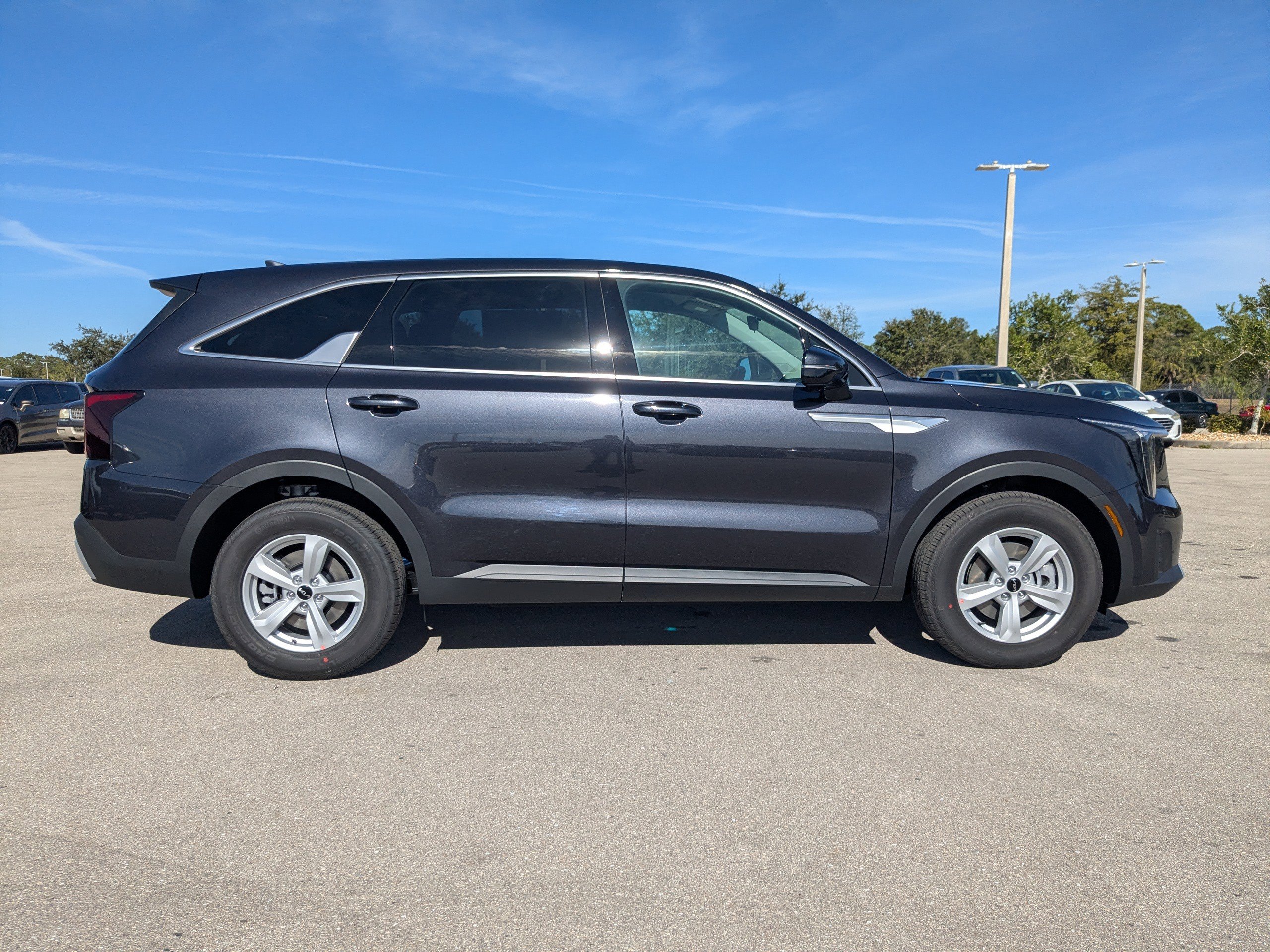 2026 Kia Sorento LX photo 3